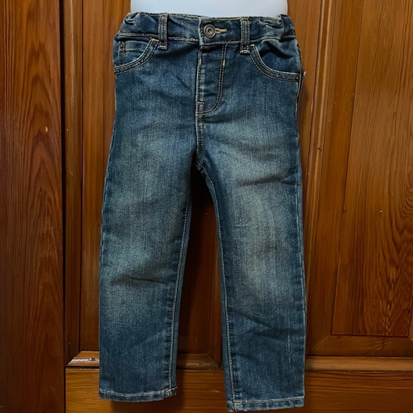 The children place - Picture 1 of 5